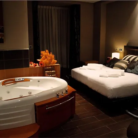 Hotel Almirantes Boutique 4*